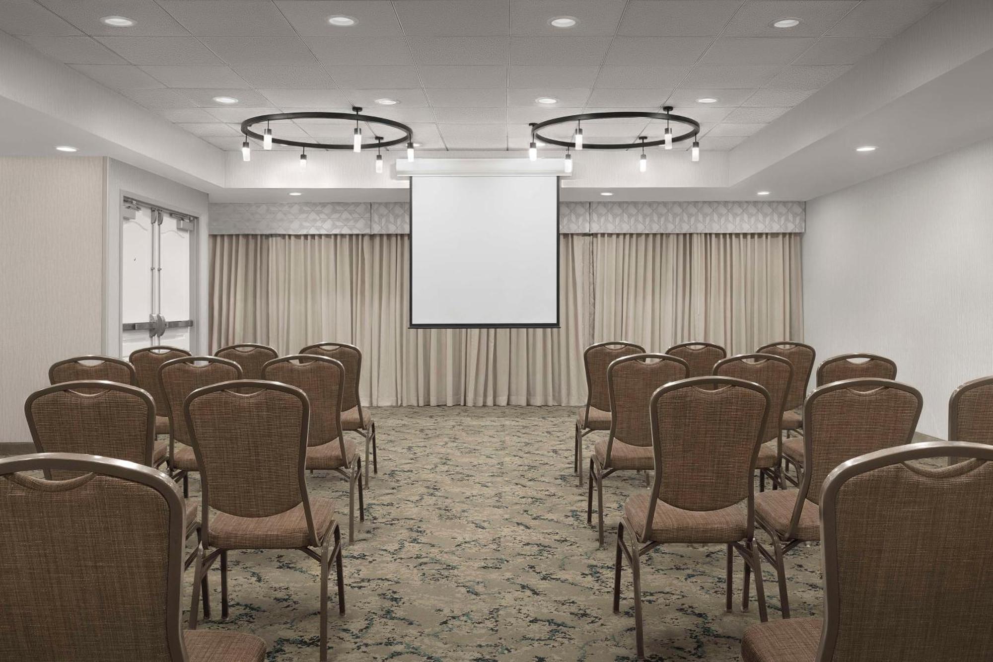 Hilton Garden Inn Raleigh Capital Blvd I-540 Экстерьер фото