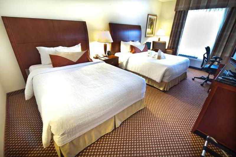 Hilton Garden Inn Raleigh Capital Blvd I-540 Номер фото