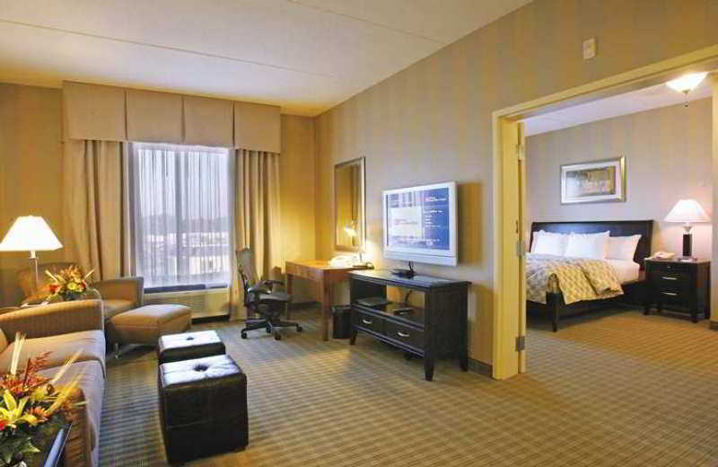 Hilton Garden Inn Raleigh Capital Blvd I-540 Номер фото