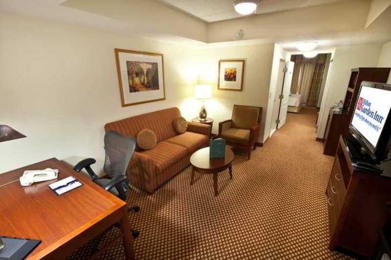 Hilton Garden Inn Raleigh Capital Blvd I-540 Номер фото